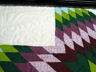 The Featheration Pantograph has a very dramatic look on this Lone Star quilt - QuiltedJoy.com