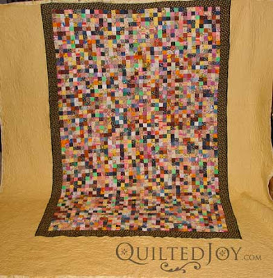 Postage Stamp quilt with Daisy motif, custom quilting by Angela Huffman - QuiltedJoy.com