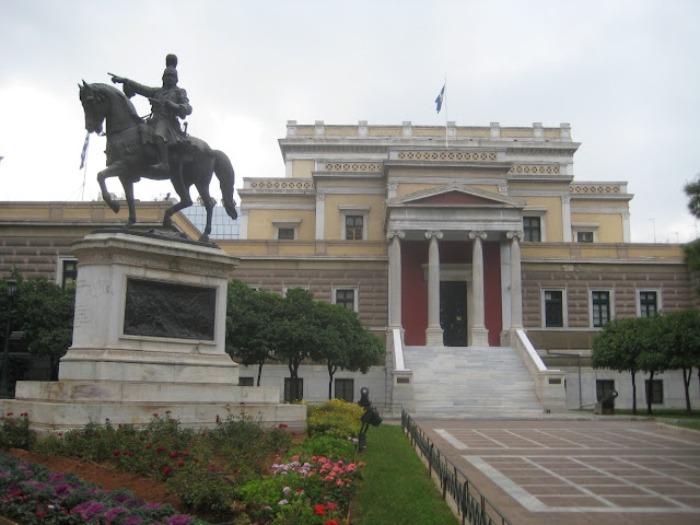 Πού δείχνει ο Κολοκοτρώνης;