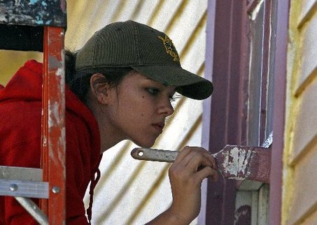 [large_01volunteer.JPG]