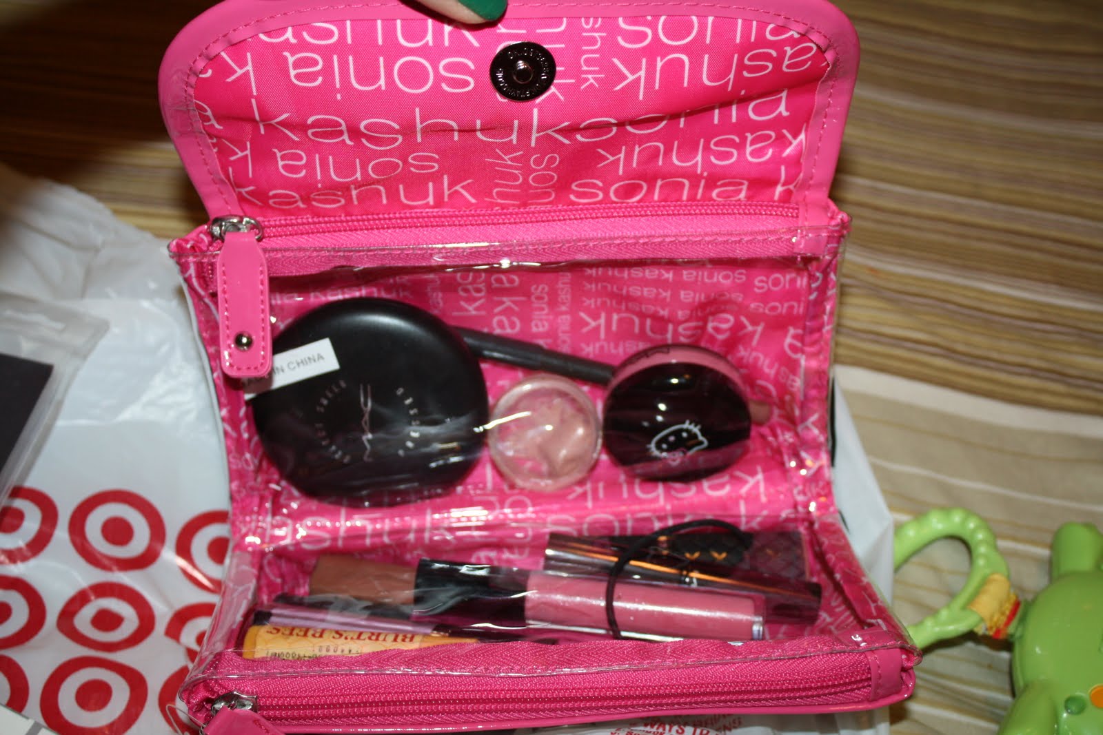 MakeupGum SONIA KASHUK makeup bag