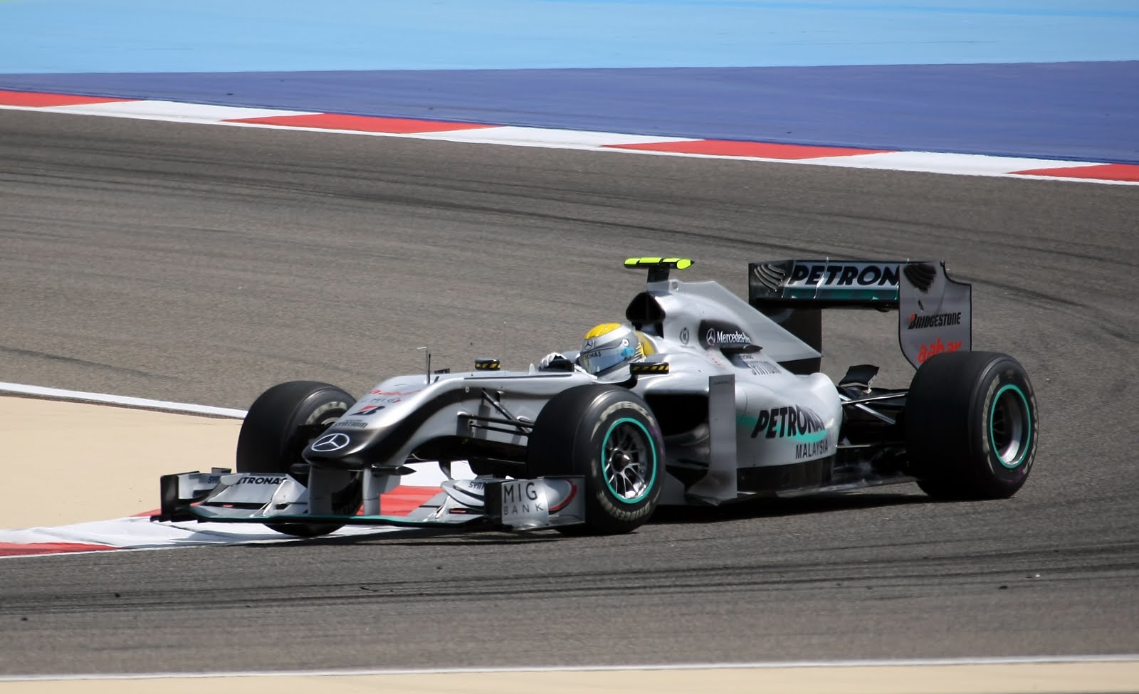 [Nico+Rosberg+drives+at+the+Bahrain.jpg]