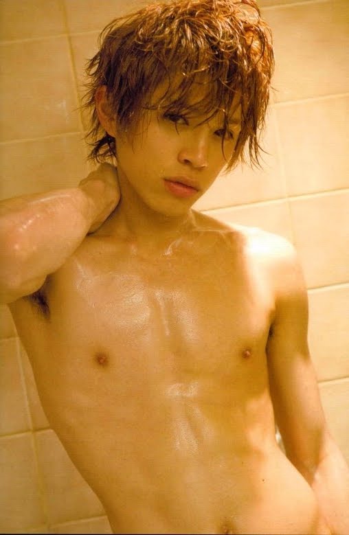 Yusuke-Yamamoto_shower_2.jpg