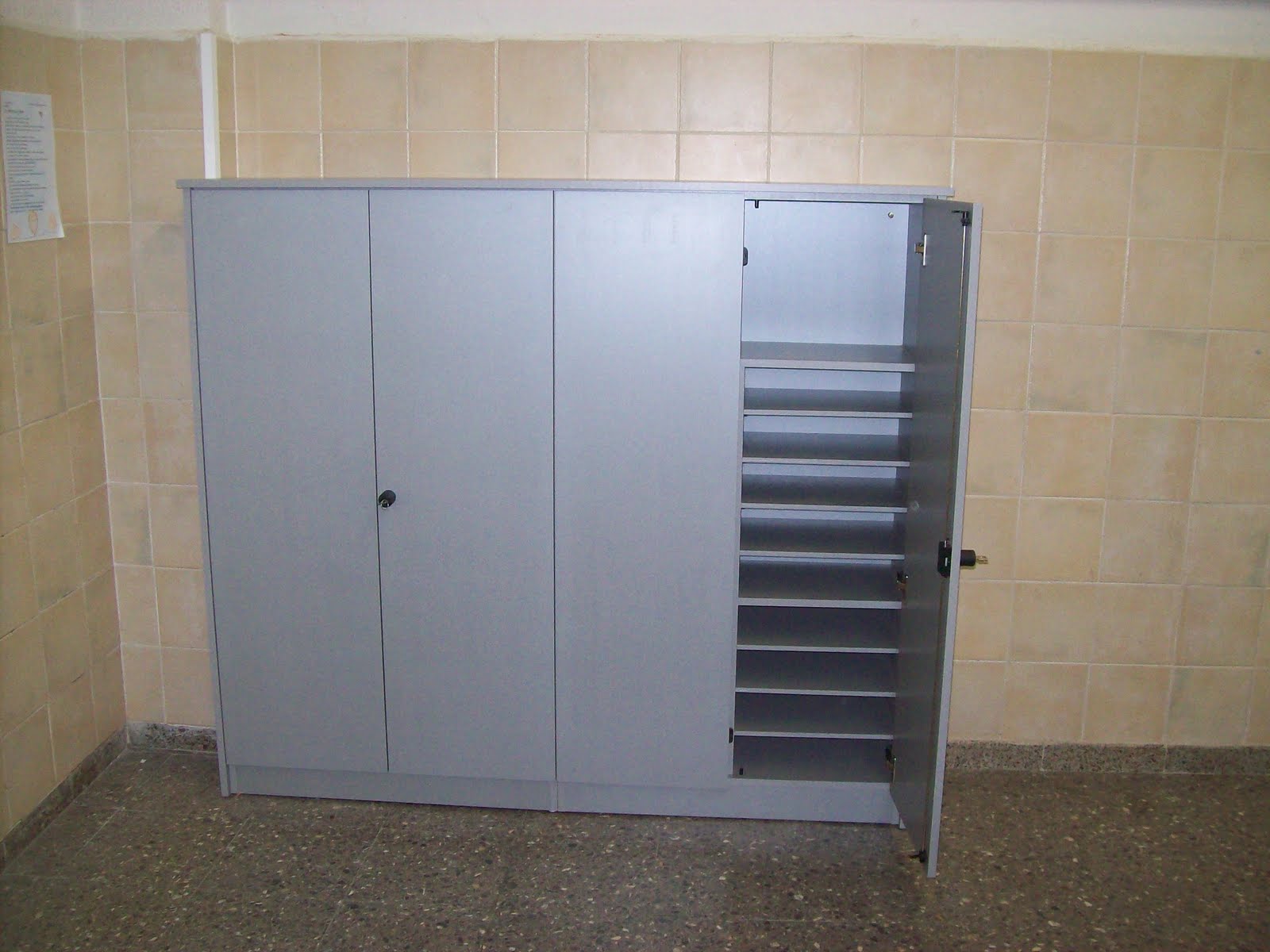 Ofimobles : Armario de seguridad para el ordenador portátil y