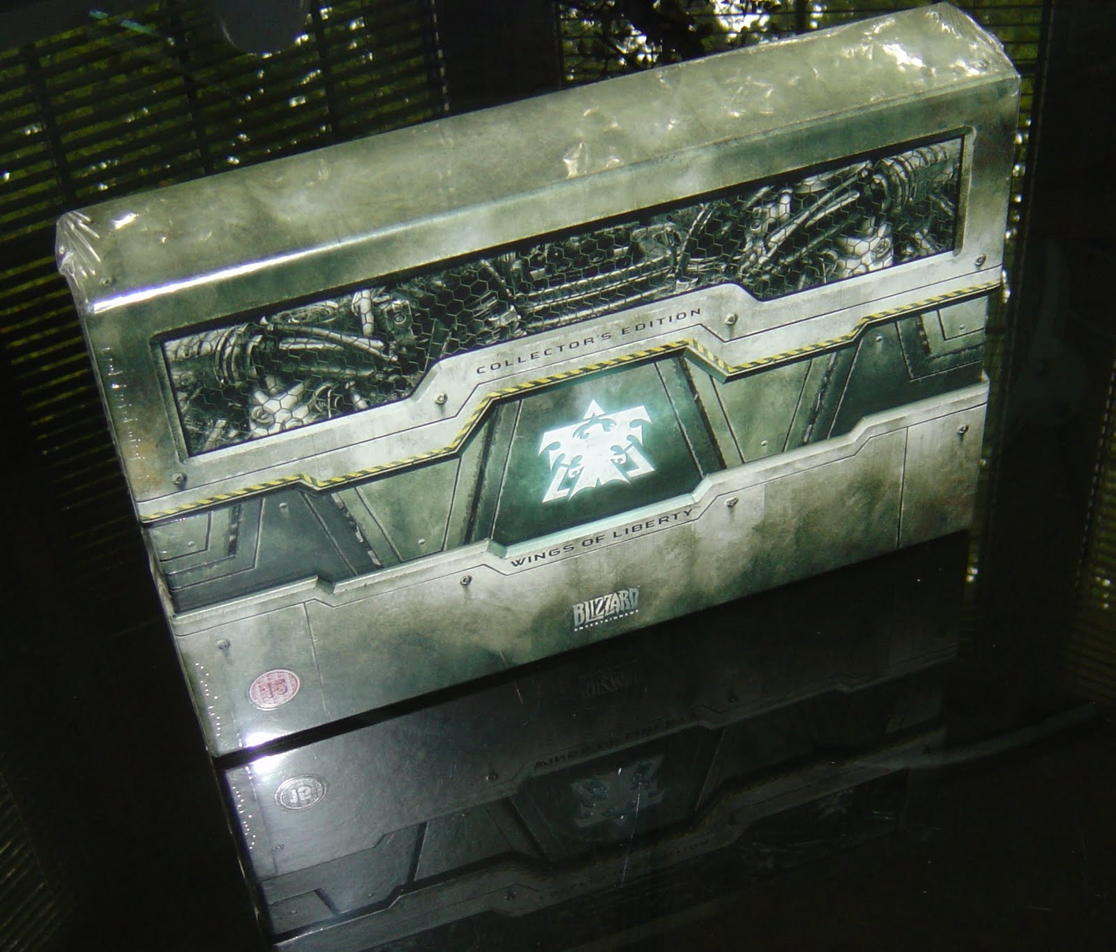 STARCRAFT2COLLECTORSSIDEON.jpg