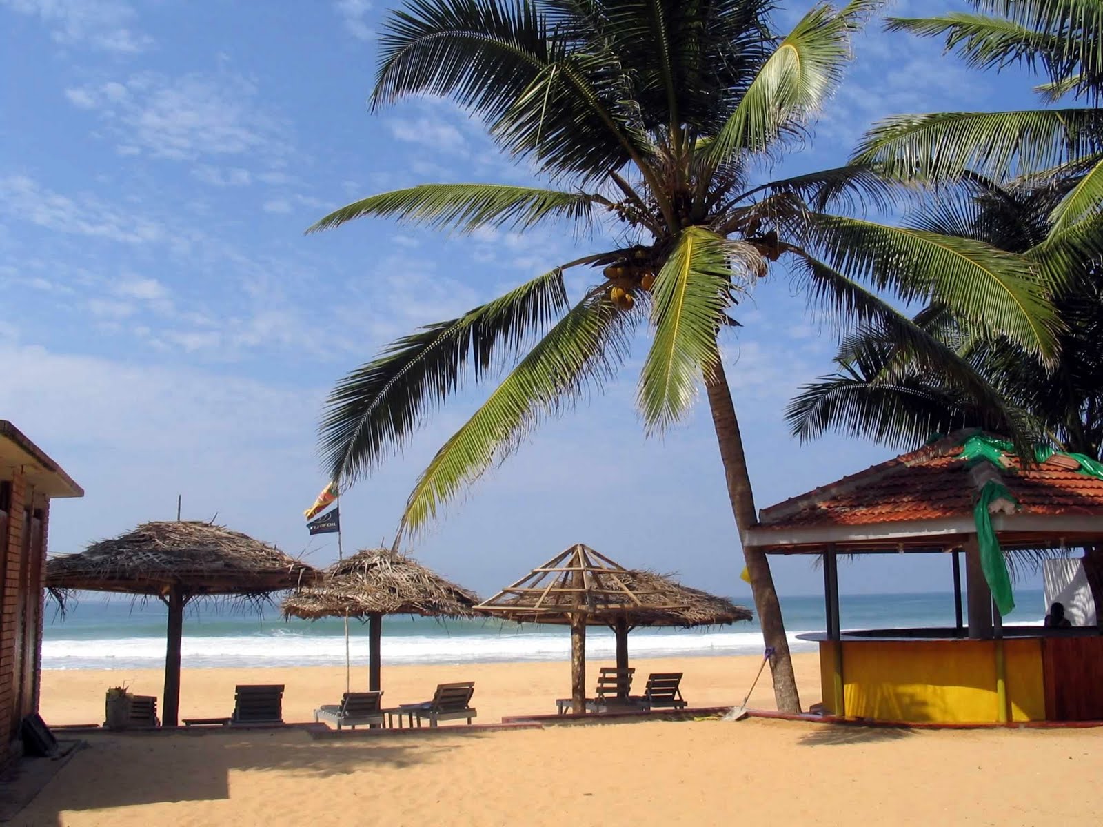 Хикка транс шри. Шри Ланка курорт Хиккадува. Пляж Хиккадува Шри Ланка. Hikkaduwa Шри Ланка. Hikkaduwa Beach Шри Ланка.