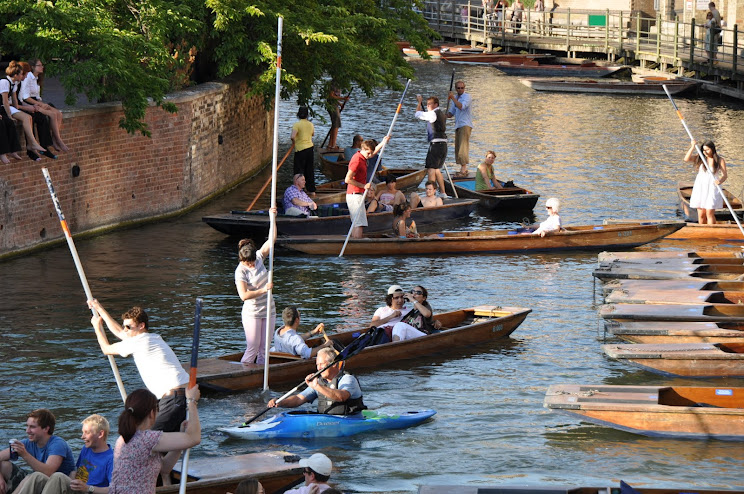 Punting on the Cam -- or so the tourists pretend....
