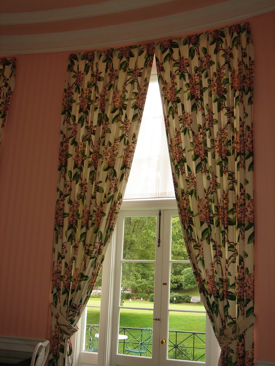 [GB+floral+room.JPG]