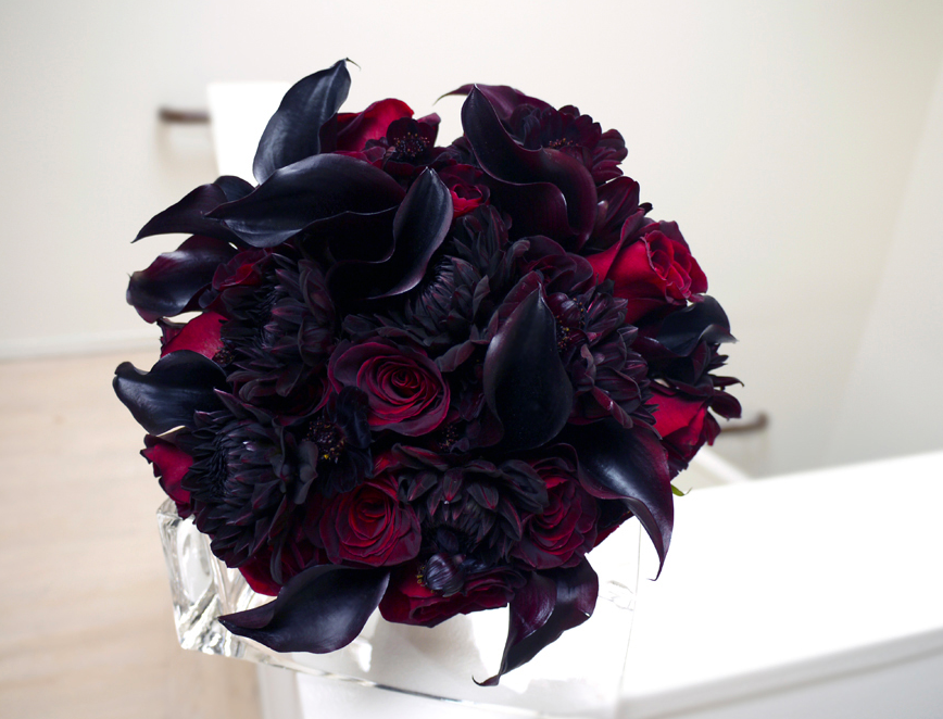 That said I wanted to share this gorgeous dark bridal bouquet they designed 