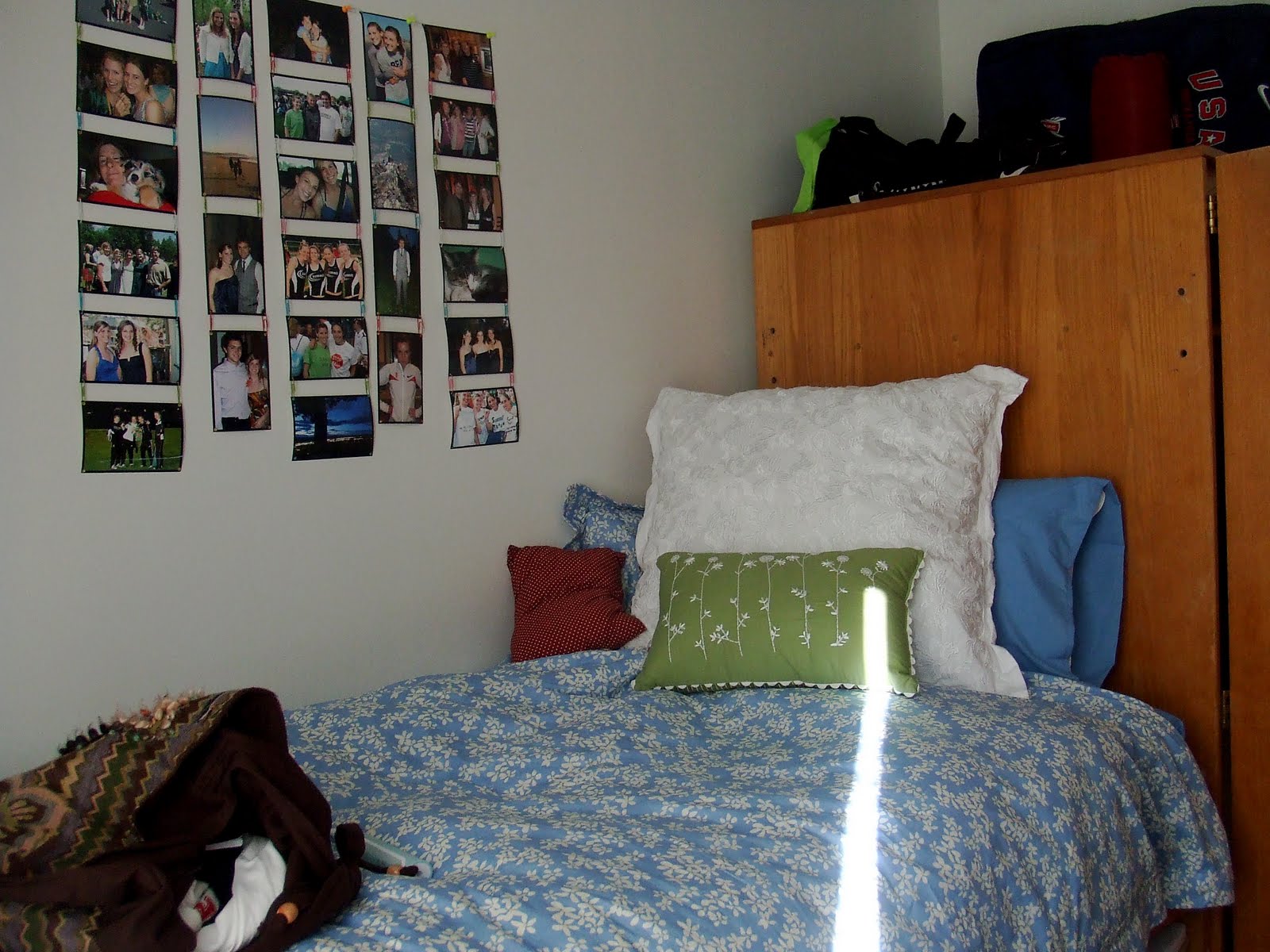 Life at Stanford Dorm Room!