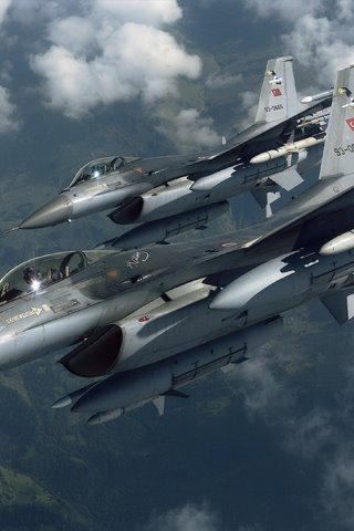 [military-jet-fighters-formation.jpg]