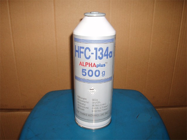 Sandy Umar Saka MENGISI REFRIGERANT PADA AC MOBIL