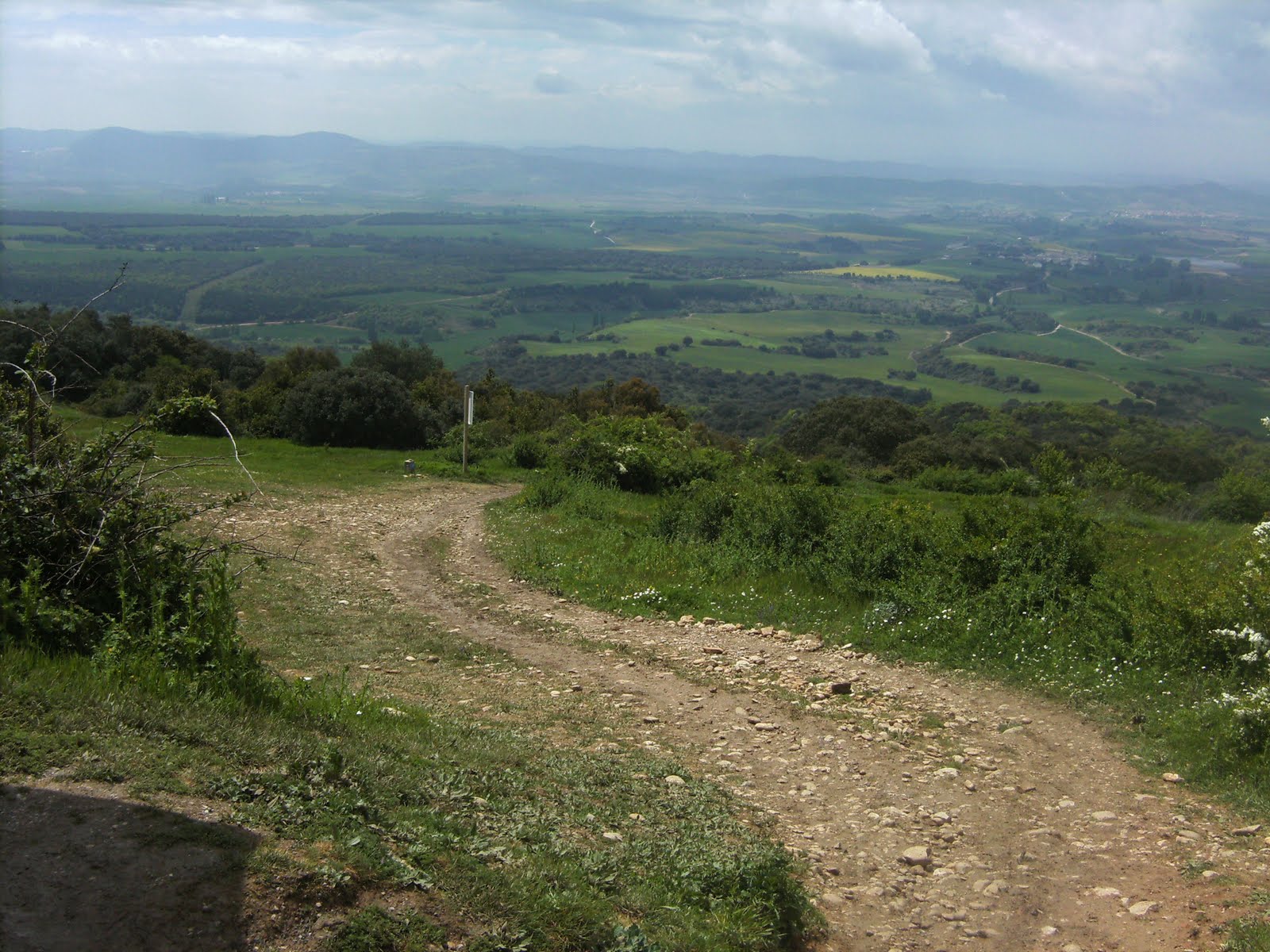 Der Weg zum Weg Pamplona und die Sierra del Perdón