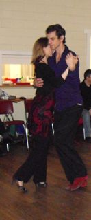 Jennifer Wood & Chris Condron enjoy the milonga in Hobart