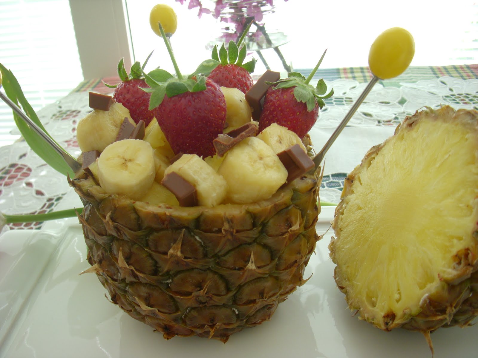 Bir Dut Masalı ANANAS ÇANAĞI ( MEYVE SALATASI )