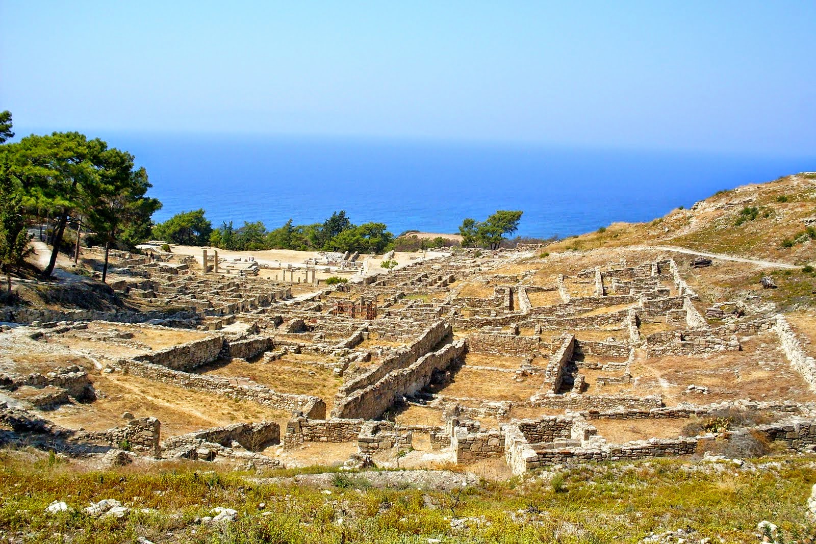 Древние руины где находятся. Греция Филиппы развалины дворец. Метони Греция античные руины. Руины Карфогена Греция. Родос раскопки.
