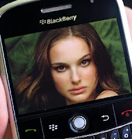Gadis Cantik di BlackBerry