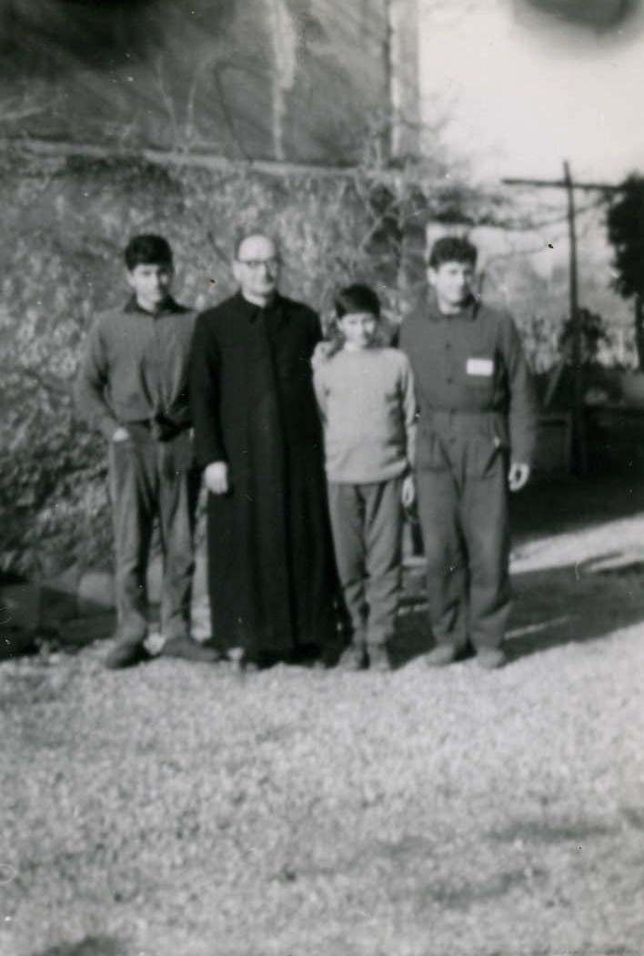[1966+I+miei+fratelli+con+Fra+Ugo.jpg]