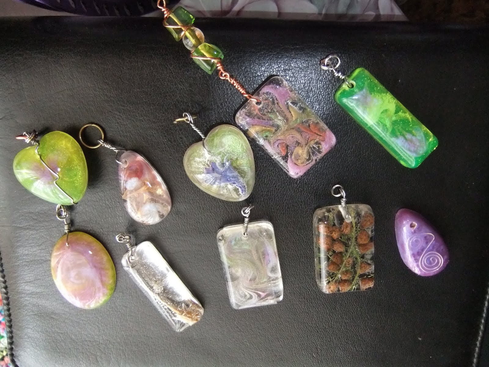 MoniRose Crochets Resin Pendants Jewelry Tutorial