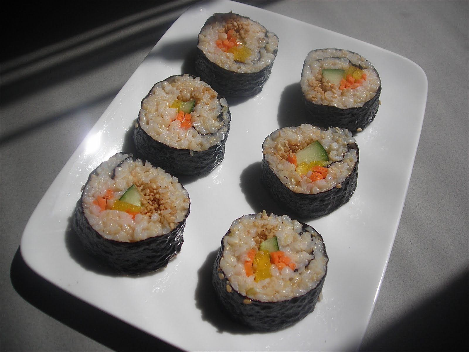 VEGAN TICKLES: BROWN RICE VEGGIE SUSHI