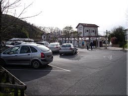 Amplio aparcamiento en el Col de St. Ignace