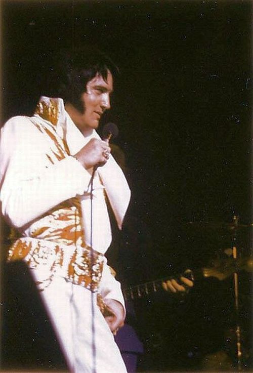 [Elvis-Presley-rare-pics-55.jpg]