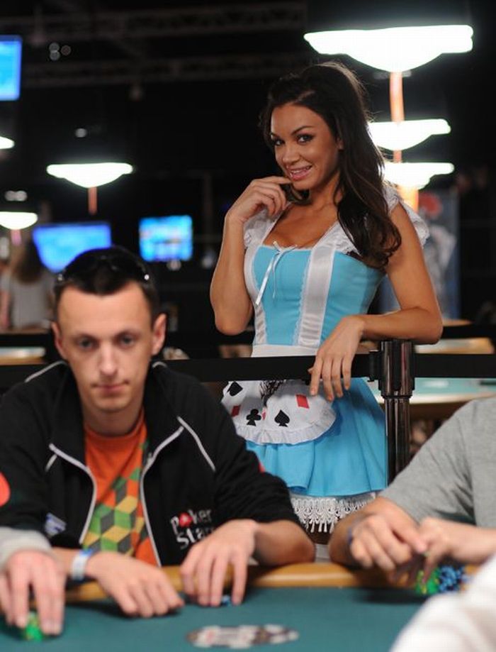 [girls-Poker-2009-14.jpg]