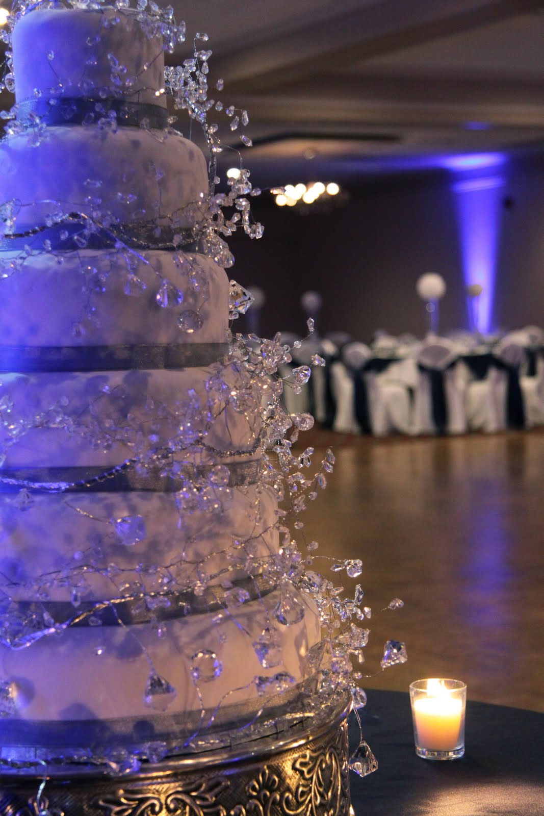 kyle�s cakes a bling wedding