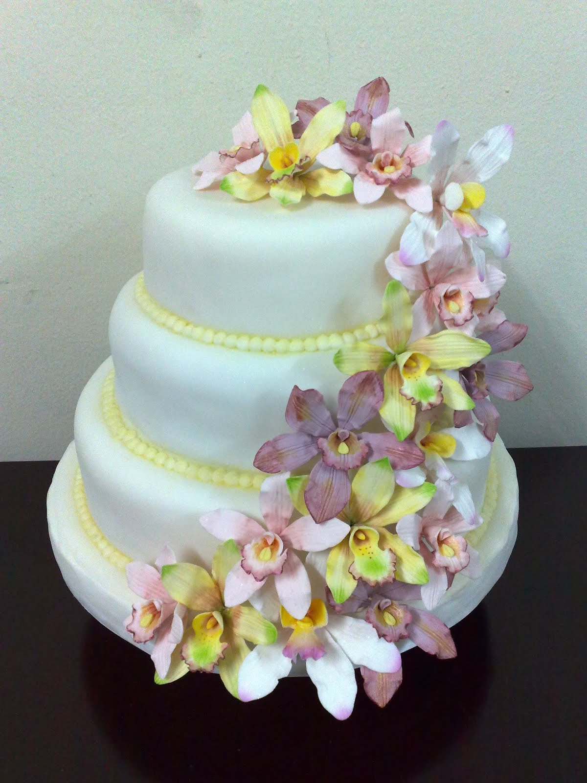 ! Pink Vanilla Cakes &amp; Pastries ! Cream Puff with Custard