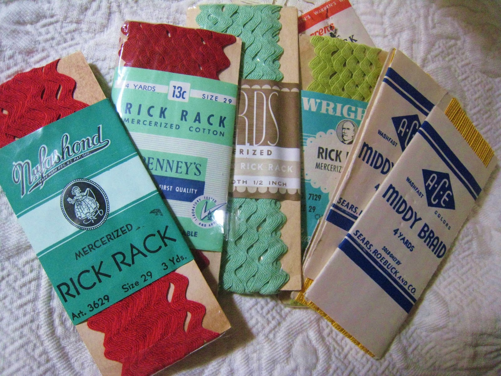 The Vintage Seamstress: Today I got a box of RICK RACK!