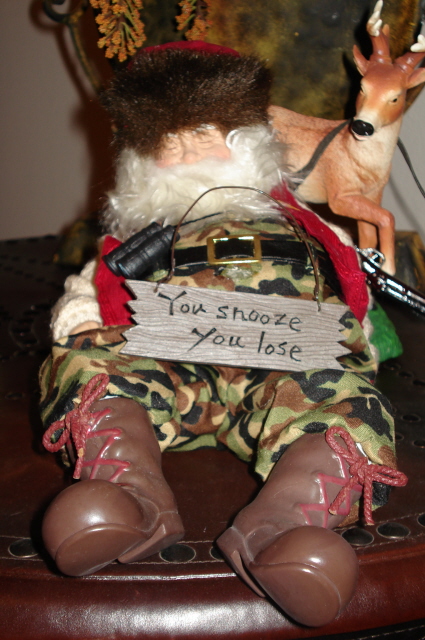 [Hunting+Snoozer+Santa.jpg]