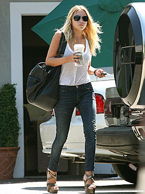 Chic & Skinny: ashley olsen, a celeb who knows how to rock it.