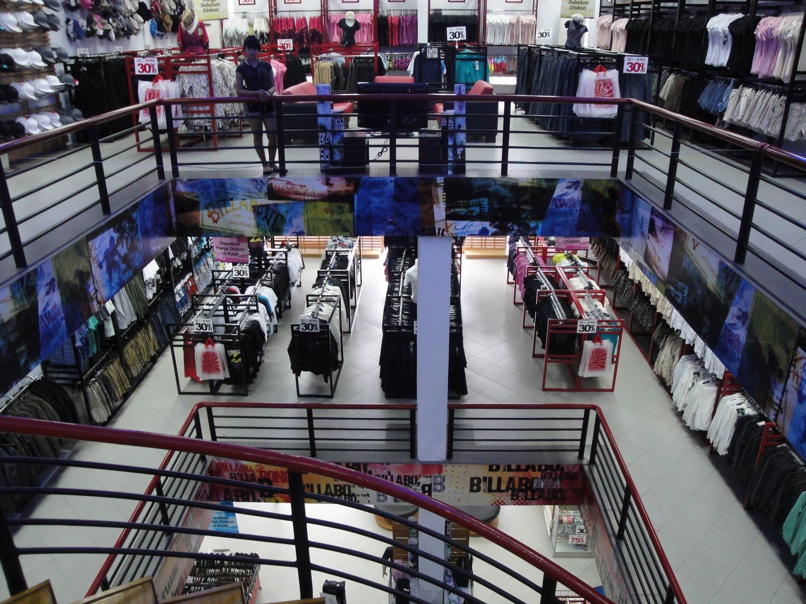 Saskia & Paul, ein Studium auf Bali In den Surf Outlets