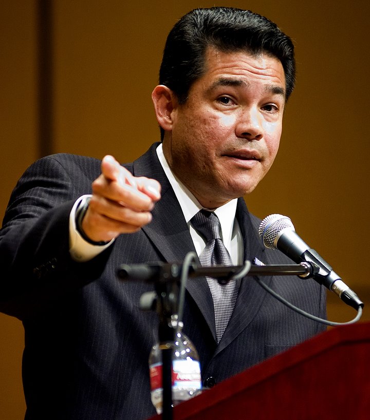 [Iglesias_6226w.jpg]