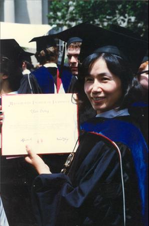 [北师大附中网页上宋彬彬的照片说明是：“我是MIT地球行星科学系的第一位大陆女博士”。.jpg]