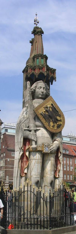 Estátua na fonte de Roland, Bremen, Alemanha