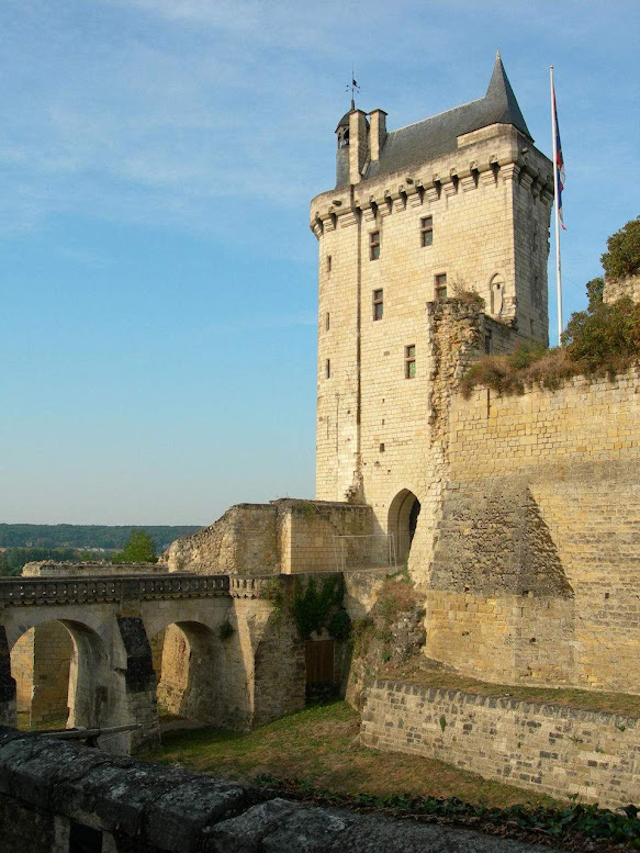 Chinon, Tour Coudray, Castelos medievais