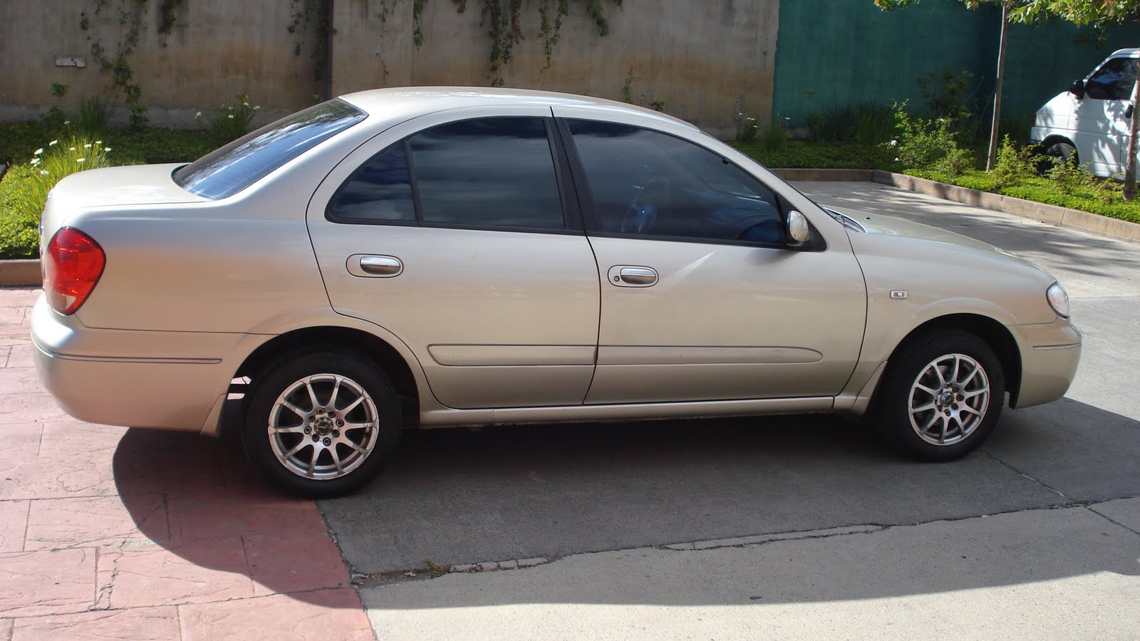 Nissan almera 2008 год