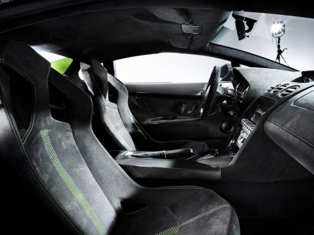 [2011-Lamborghini-Gallardo-LP+570-4-Superleggera-Interior.jpg]
