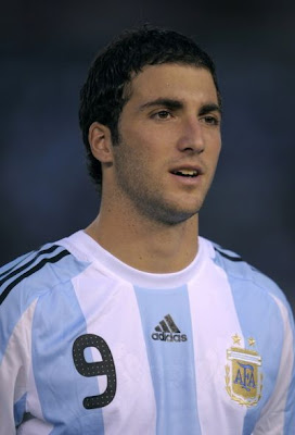 Gonzalo-Higuain-World-Cup-2010-Argentina