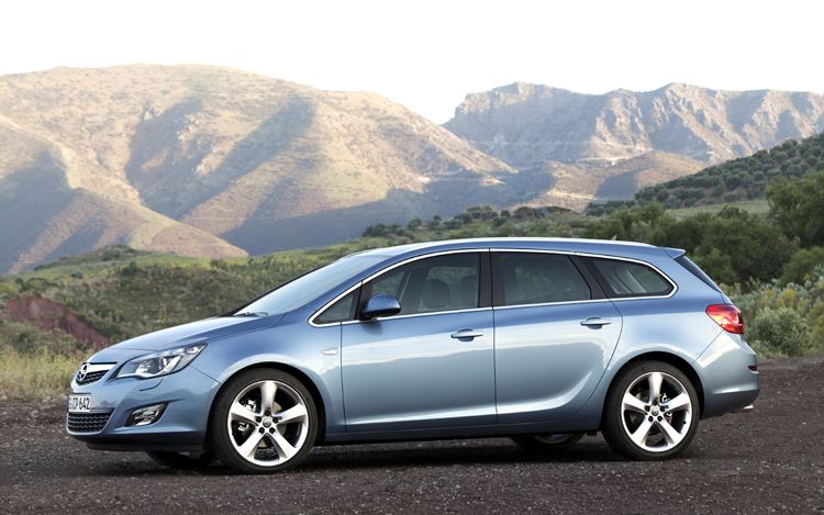 Opel astra 2011 года