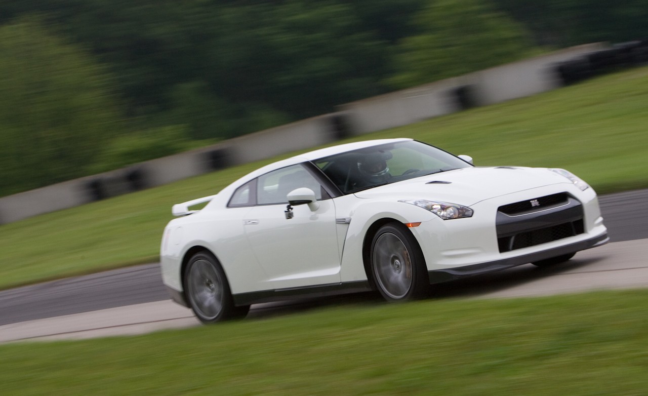 Nissan gt 2011