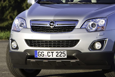 2011 Opel Antara Front Light and Details