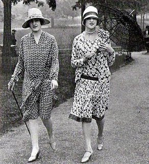 Women fashioning in 1920: Top fashion blog
