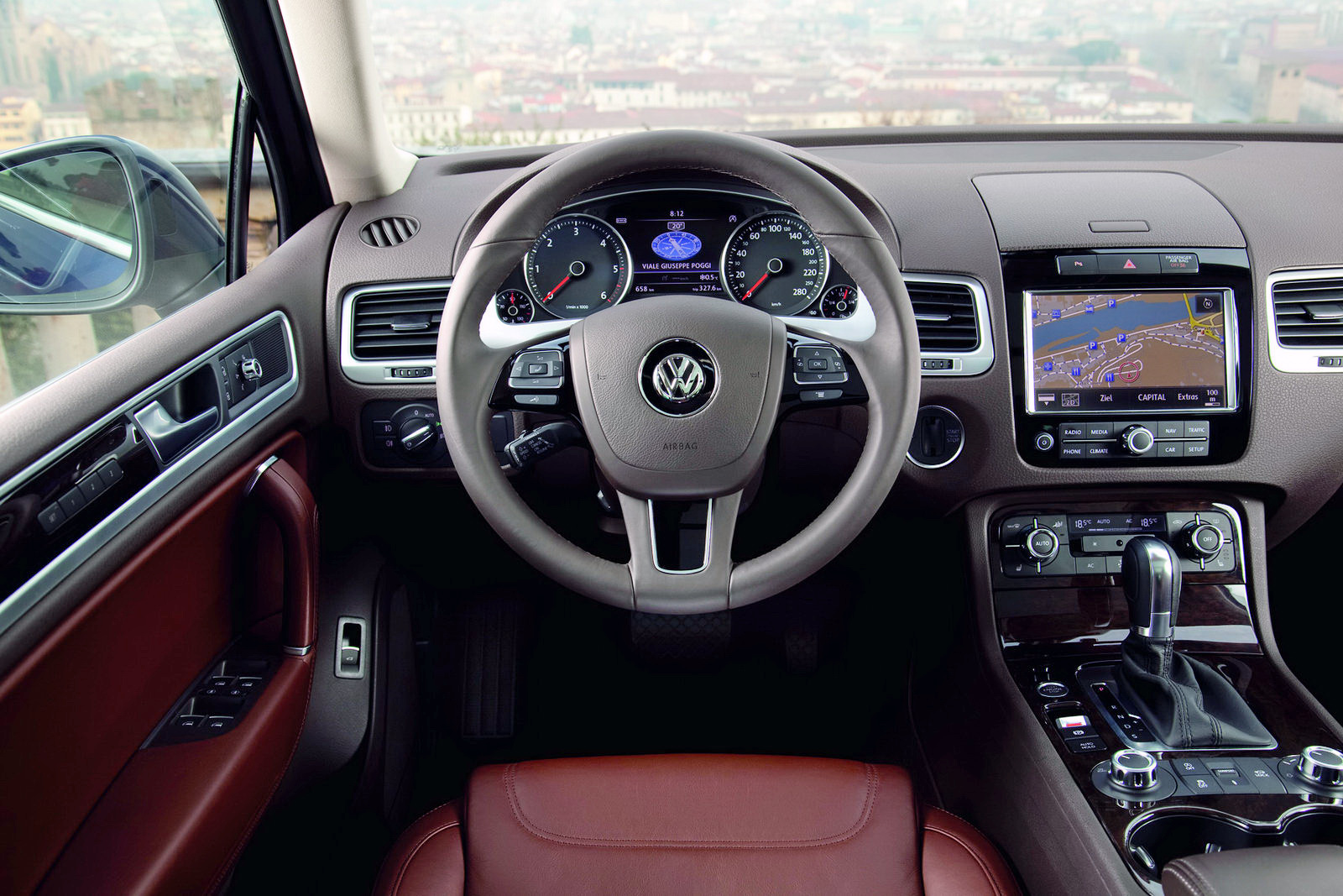 [2011-Volkswagen-Touareg-241.jpg]