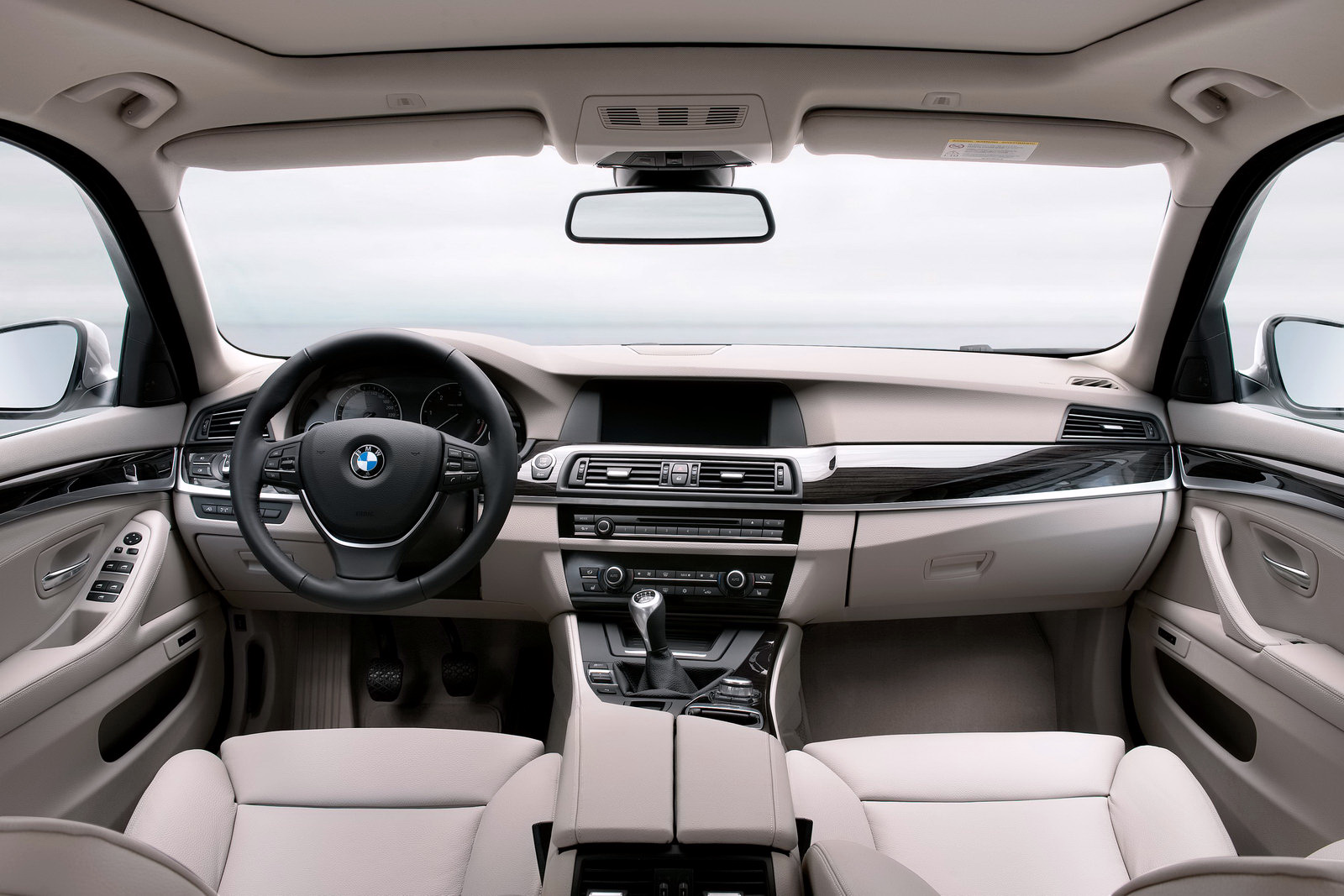 [2011-BMW-5-Series-Touring-49.jpg]