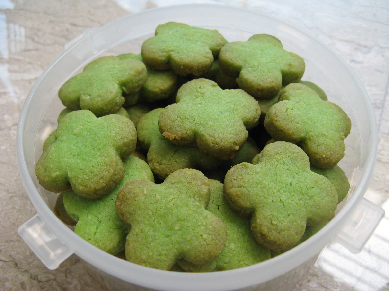 Kym Kym's Adventure Almond Pandan Cookies