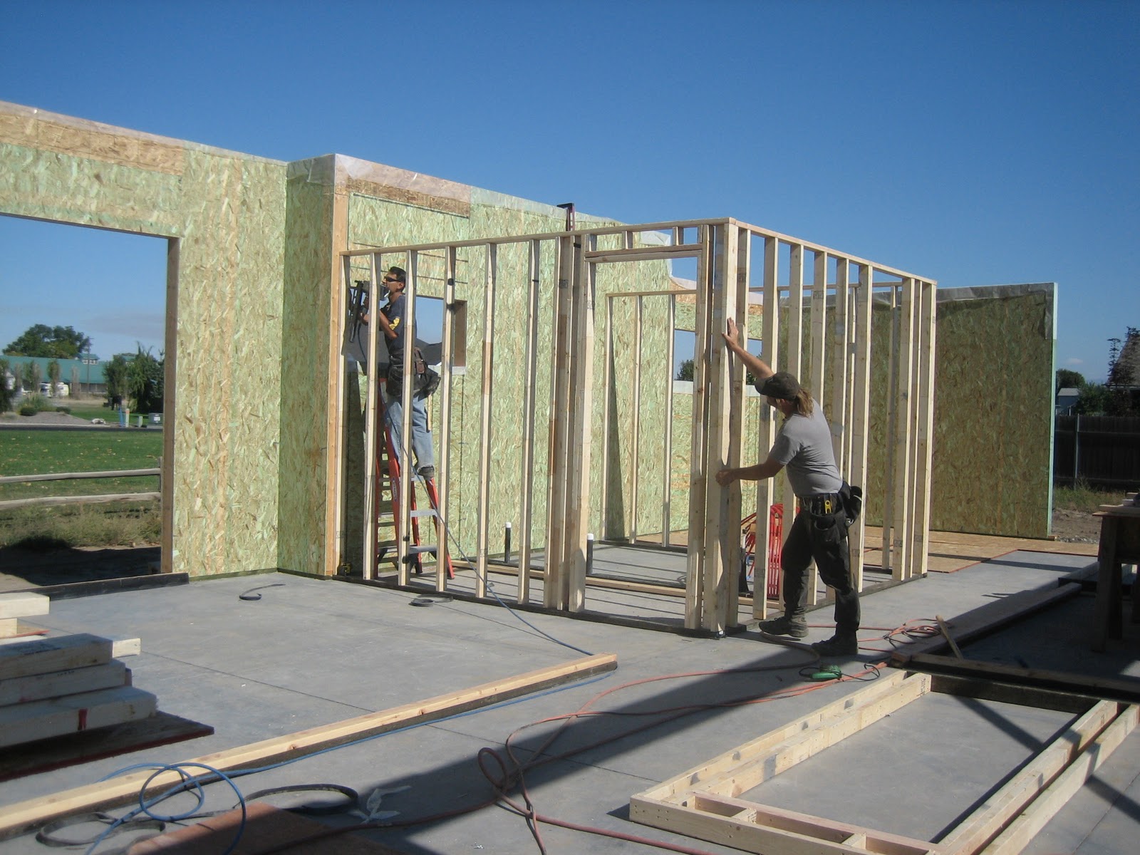 Modern Modern in Walla Walla Interior Framing / Paredes internas