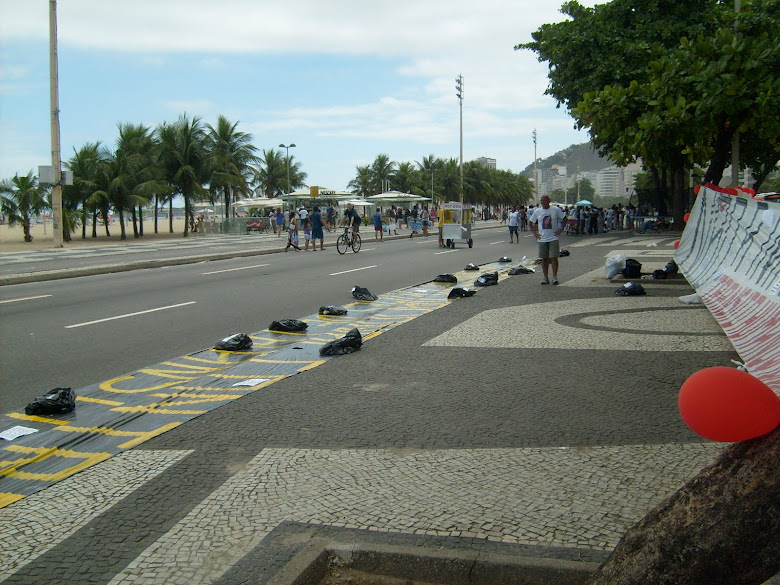 INICIO DO ABAIXO-ASSINADO NA PRAIA DE COPACABANA