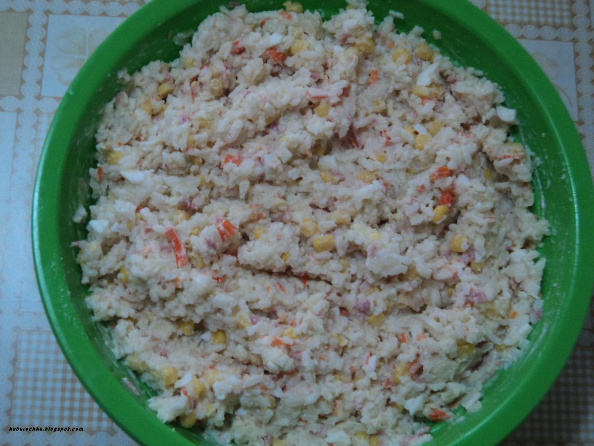Крабовый салат с рисом и кукурузой: рецепт без огурцов